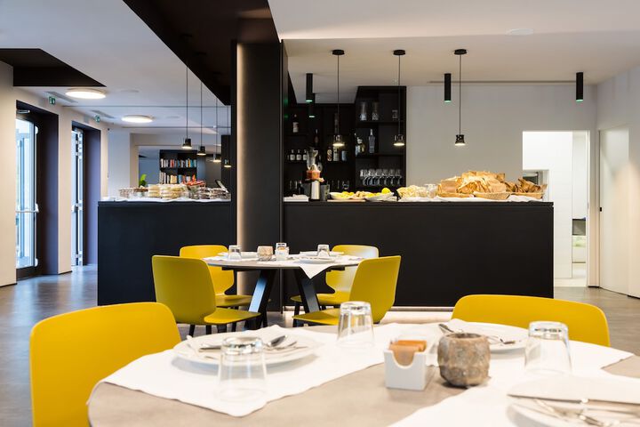 Breakfast/Coffee Service 85 of 119