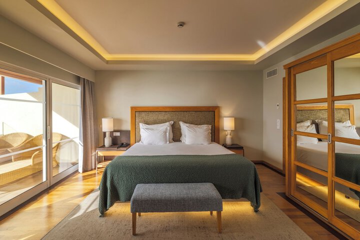 Room 27 of 47
