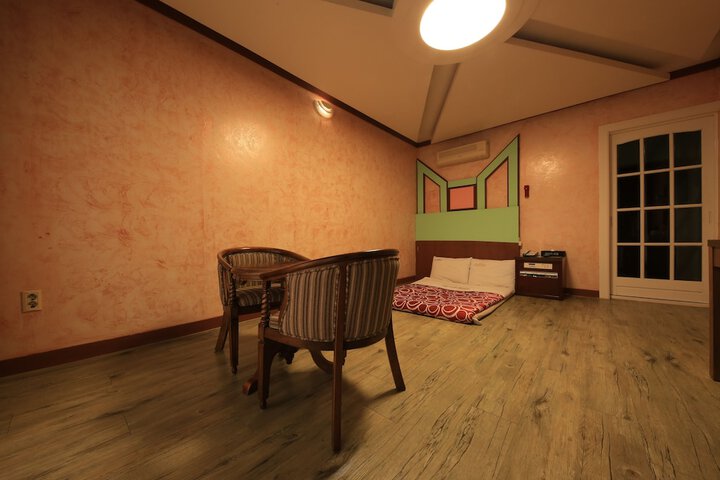 Room 3 of 22
