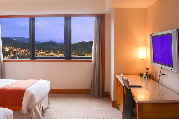 Room 46 of 122