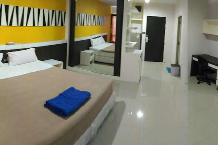 Room 10 of 19