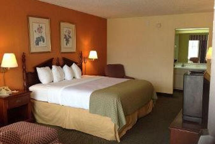 Room 32 of 46