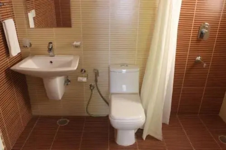 Room 6 of 14