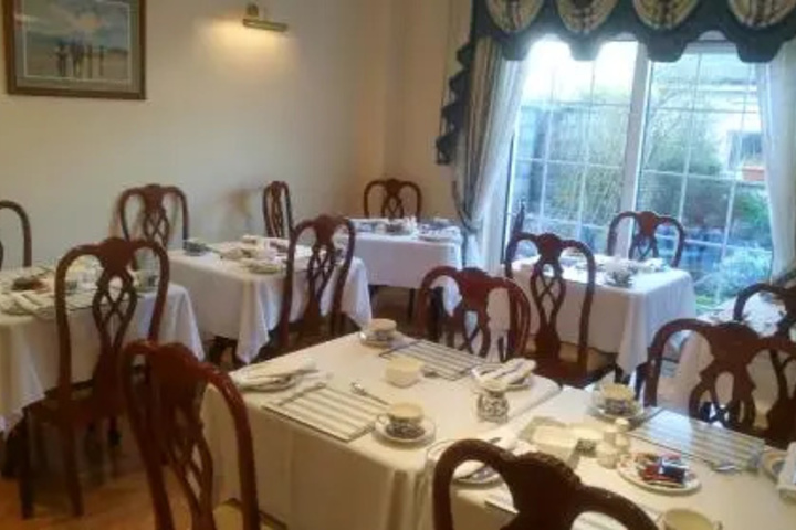Dining 17 of 17