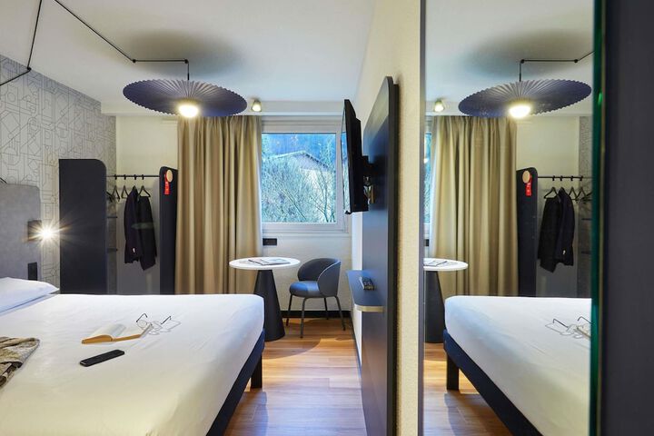 Room 16 of 49