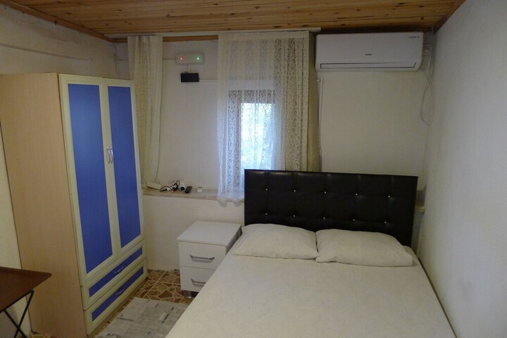 Room 146 of 263