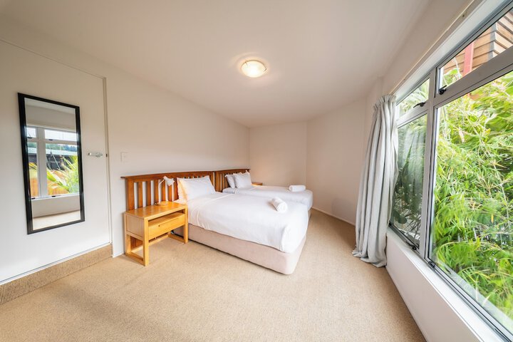 Room 10 of 60