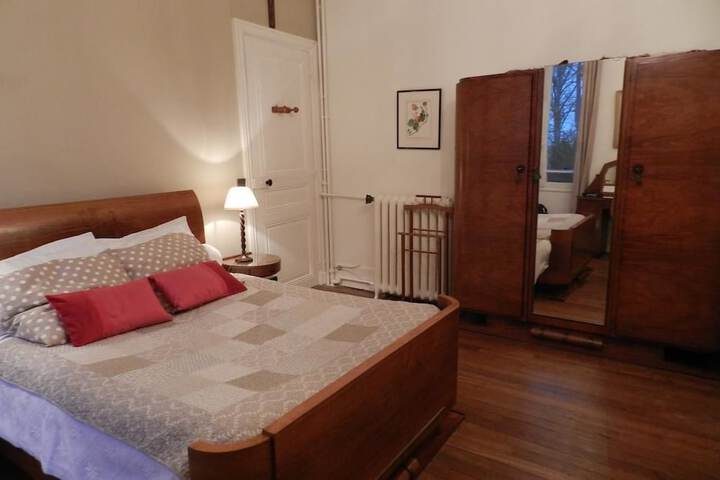 Room 8 of 10