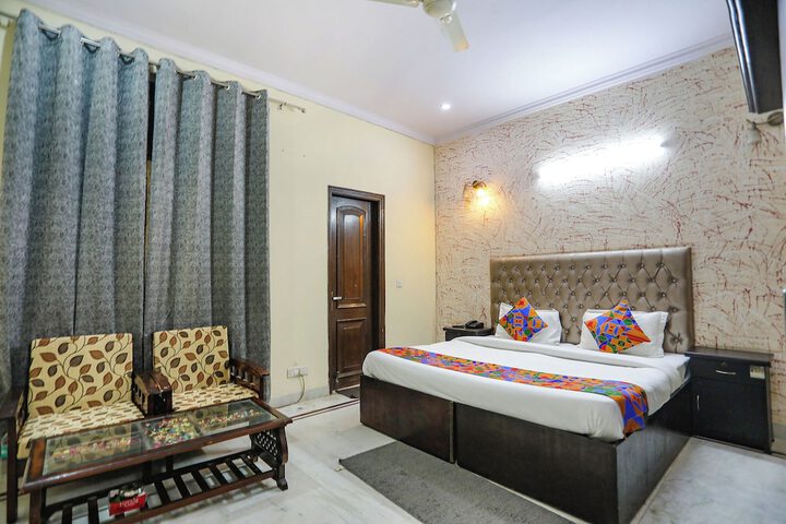 Room 12 of 28