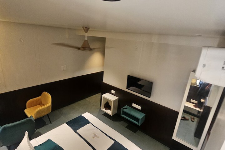 Room 8 of 30