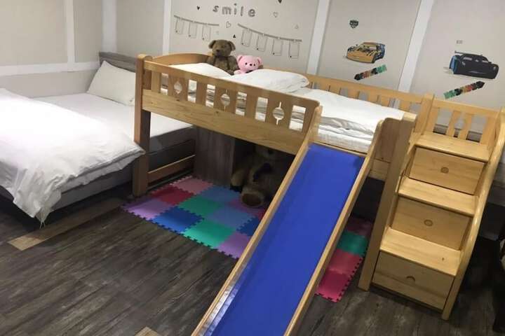 Room 25 of 46