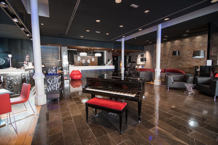 Guest Lobby