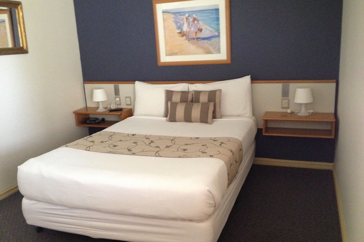 Room 8 of 48