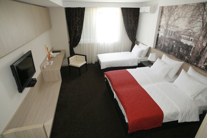 Room 18 of 103
