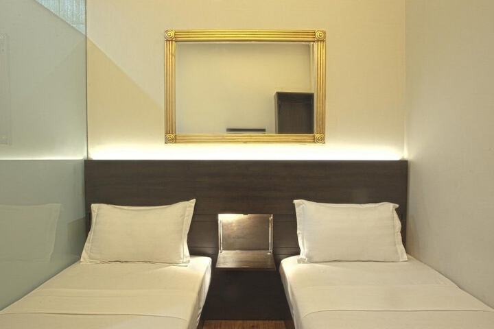 Room 3 of 41