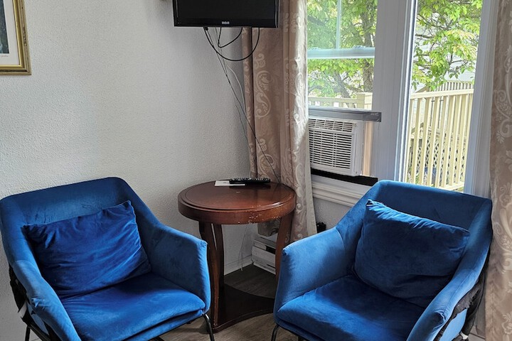 Room 10 of 37