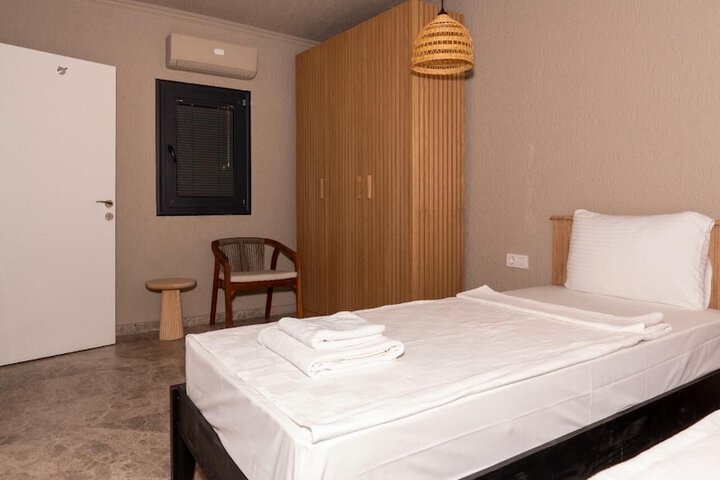 Room 6 of 26