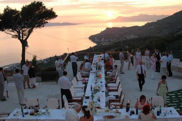 Dining 53 of 66