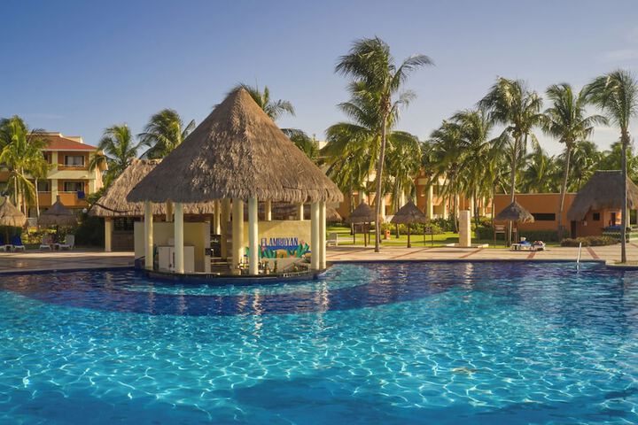 Hotel Pool