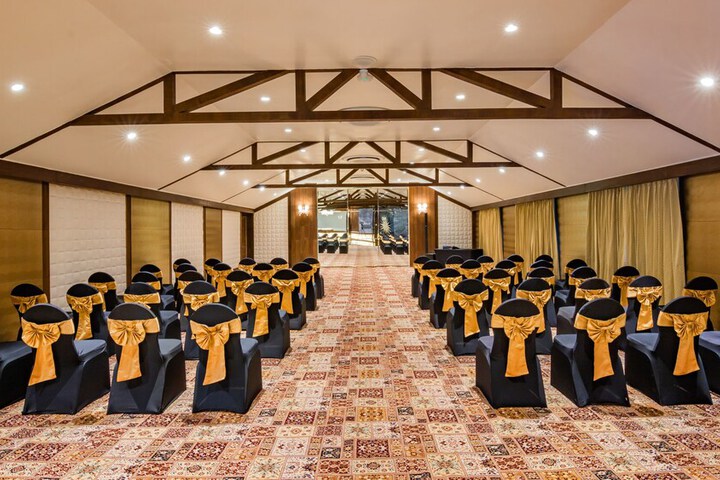 Ballroom/Hall 16 of 27