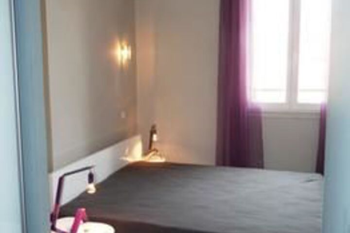 Room 7 of 18