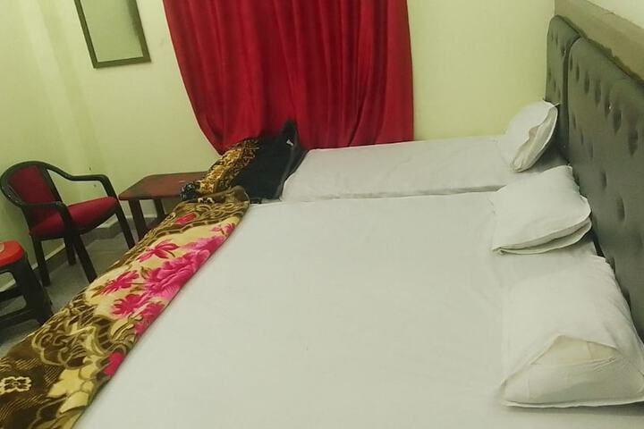 Room 9 of 11