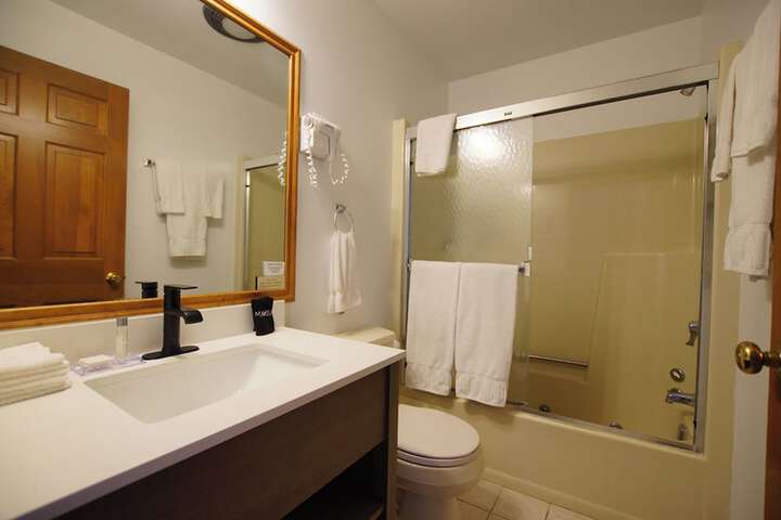 2 Bedrooms Traditional Suite King and Queen Bed Pool View Balcony (35 of 46)