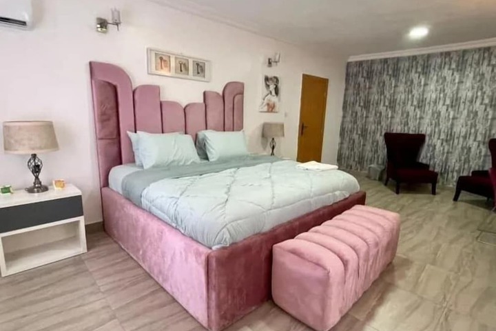 Room 9 of 34