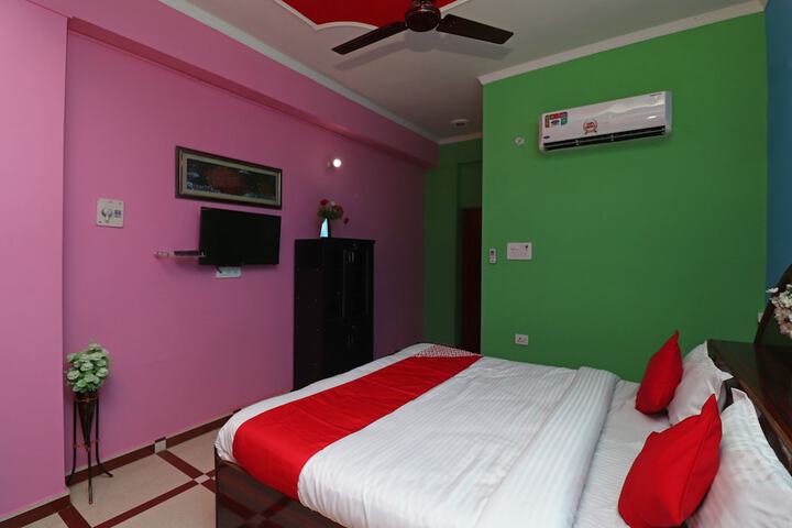 Room 3 of 10