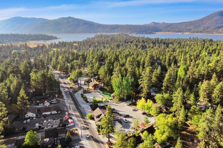 1 Bedroom Honeymoon Cabin Queen Bed Mountain View Private Bathroom Sofa (32 of 53)
