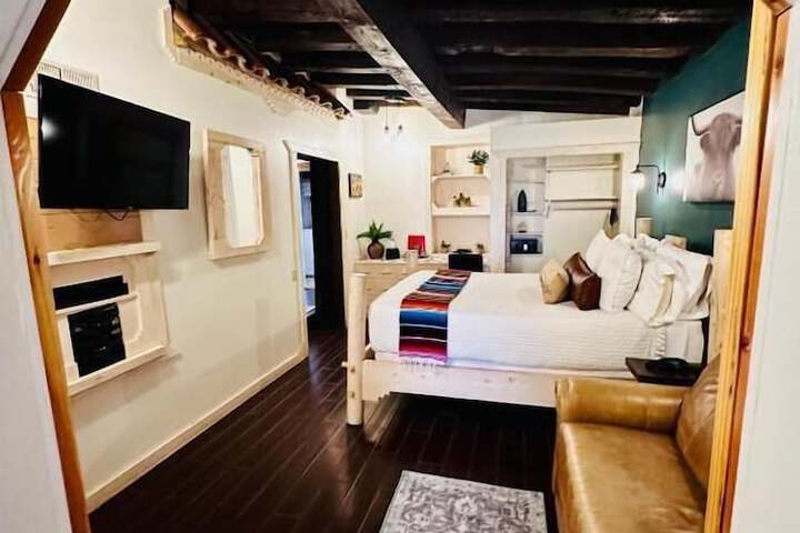 Room 5 of 37