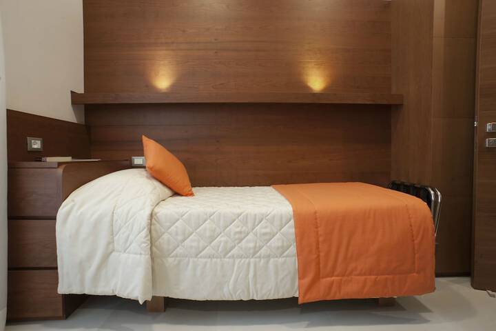 Room 6 of 37