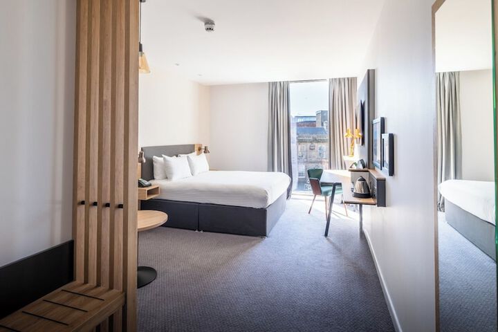 Room 10 of 62