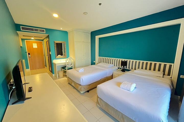 Room 17 of 102