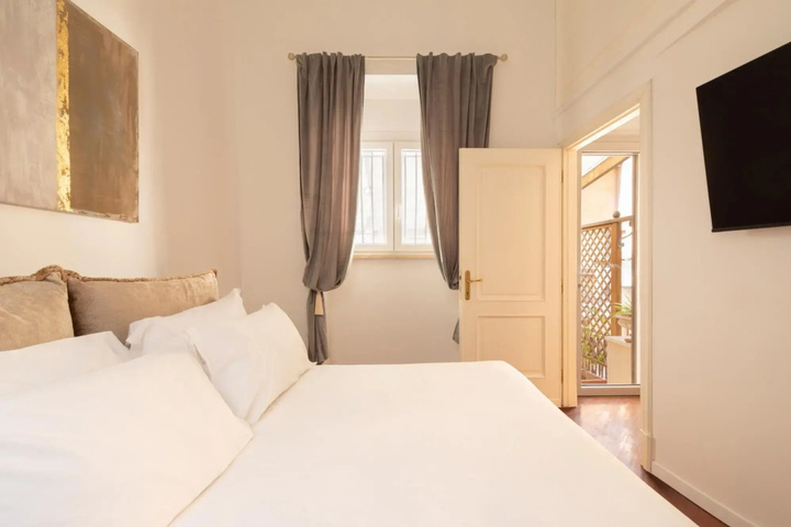 Room 4 of 24