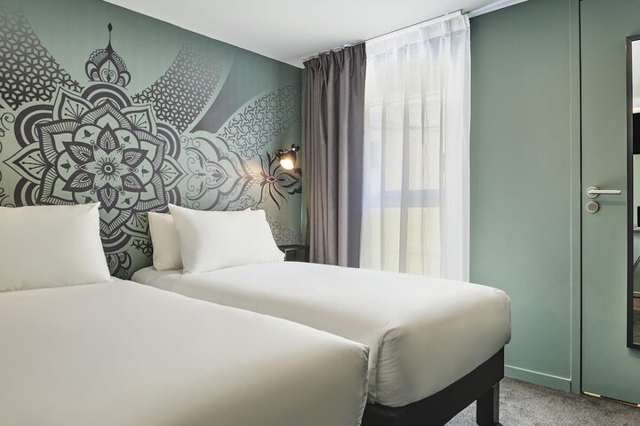 Room 7 of 30