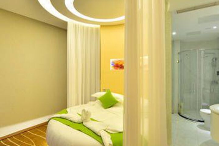 Room 2 of 8