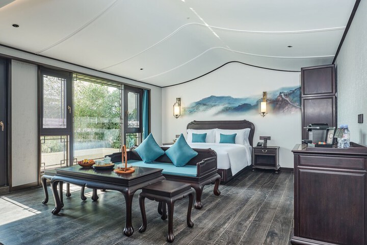Room 8 of 50