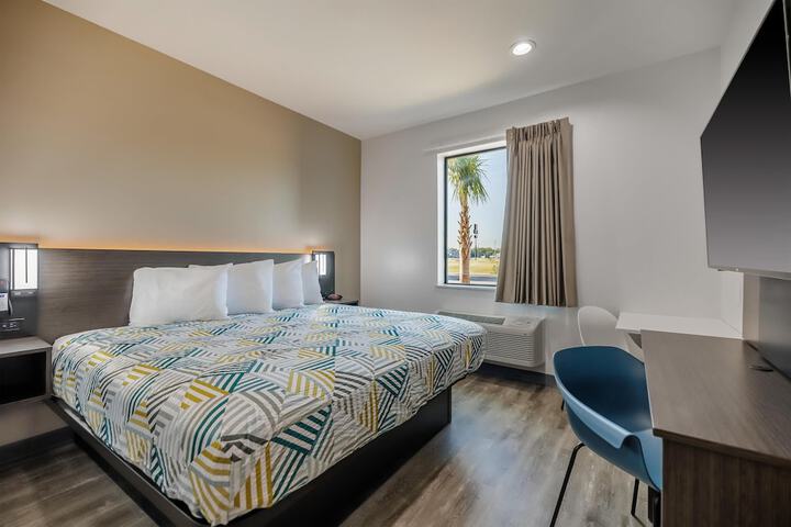 Room 17 of 28