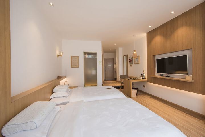 Room 3 of 149