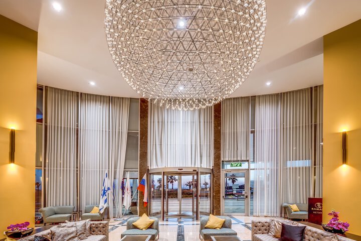 Entrance & Lobby