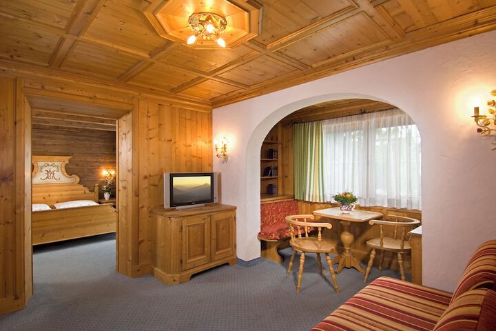 Room 10 of 34