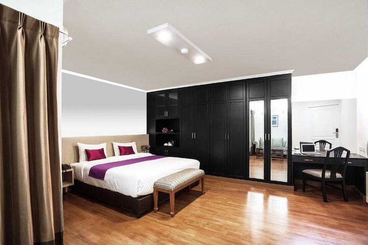 Room 17 of 39