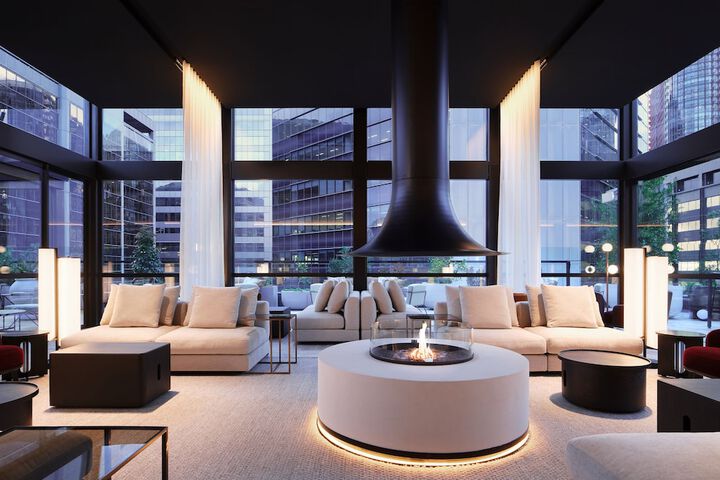 Lounge 18 of 27
