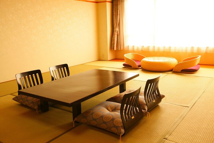Room 6 of 50