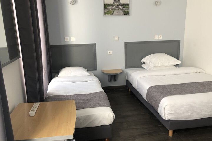 Room 6 of 24