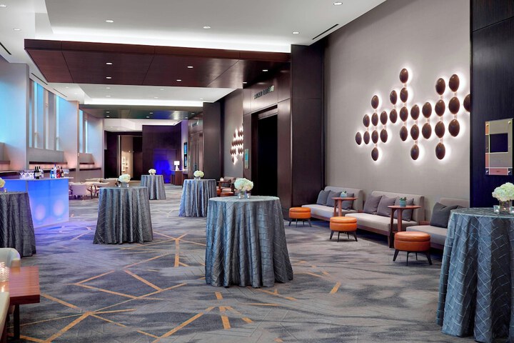 Ballroom/Hall 65 of 98