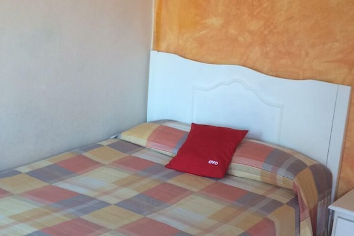 Room 5 of 9
