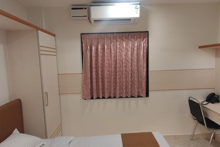 Room 5 of 19