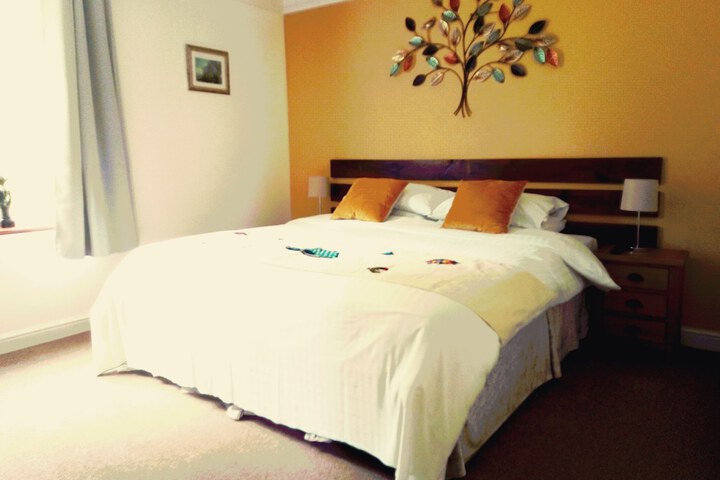 Room 2 of 18